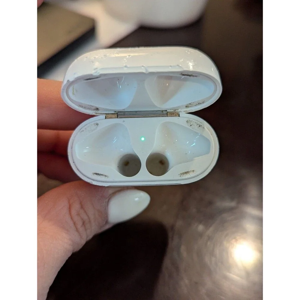 Apple AirPods 2nd Gen Authentic Apple Charging Case‎ ONLY